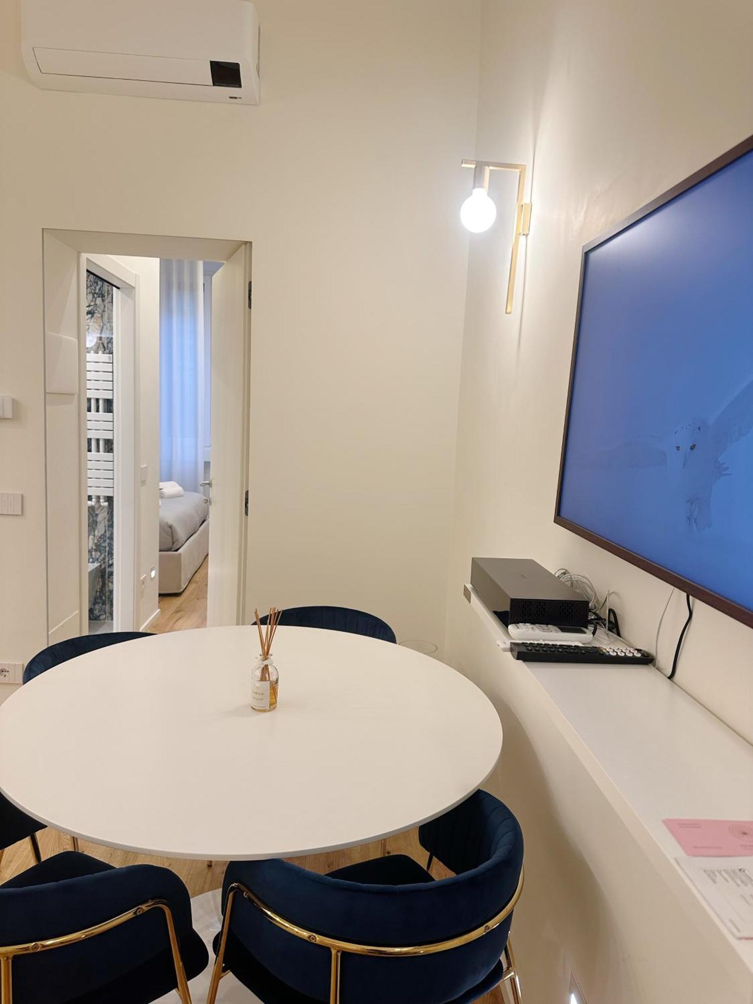Private Apartment With Wi-Fi Milano City Near Duomo Atena Экстерьер фото