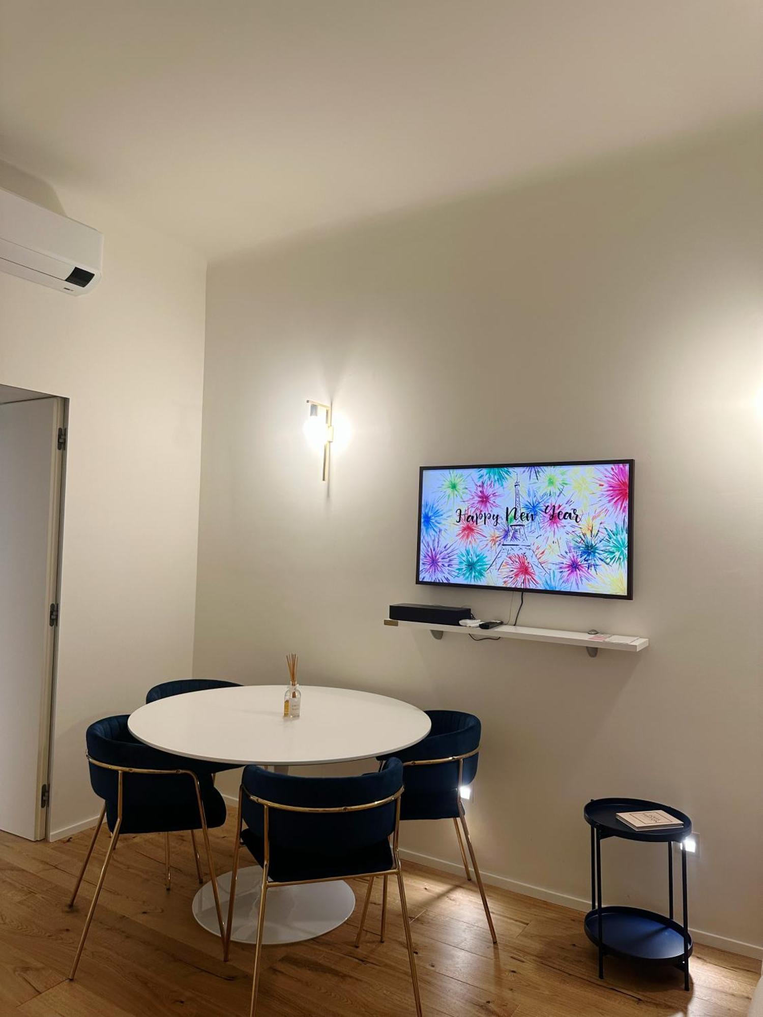 Private Apartment With Wi-Fi Milano City Near Duomo Atena Экстерьер фото